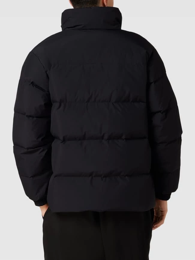 Angebote ✔️ Carhartt Work In Progress Daunenjacke In Stepp-Optik - Schwarz ? 5 Angebote ✔️ Carhartt Work In Progress Daunenjacke In Stepp-Optik - Schwarz ? – Bild 5