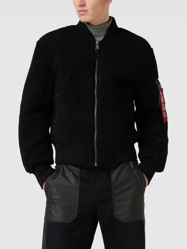 Am billigsten ? Alpha Industries Bomberjacke In Teddyfell-Optik - Schwarz ? 4 Am billigsten ? Alpha Industries Bomberjacke In Teddyfell-Optik - Schwarz ? – Bild 4