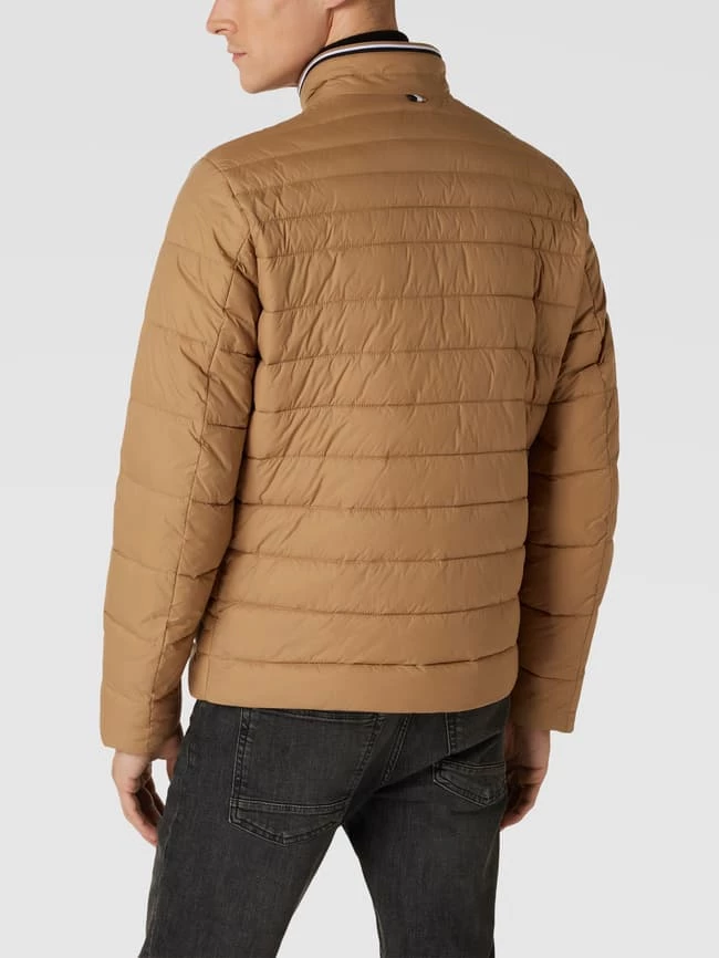 Großhandel ⭐ BOSS Steppjacke Mit Label-Detail Modell 'Darolus' - Beige ⭐ 5 Großhandel ⭐ BOSS Steppjacke Mit Label-Detail Modell 'Darolus' - Beige ⭐ – Bild 5