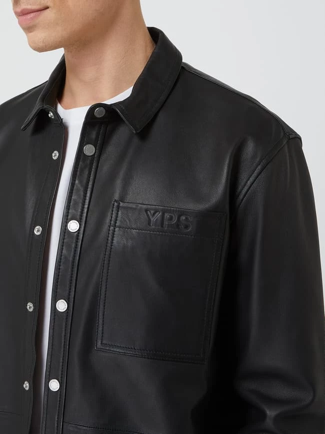 Am billigsten ? YOUNG POETS SOCIETY Hemdjacke Aus Schafsleder Modell 'Dax' - Schwarz ✨ 3 Am billigsten ? YOUNG POETS SOCIETY Hemdjacke Aus Schafsleder Modell 'Dax' - Schwarz ✨ – Bild 3