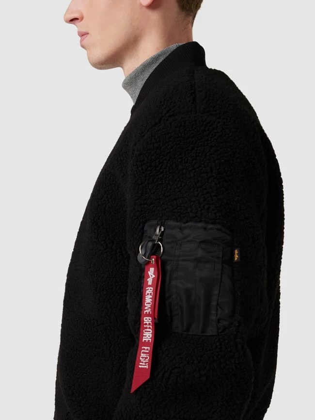 Am billigsten ? Alpha Industries Bomberjacke In Teddyfell-Optik - Schwarz ? 3 Am billigsten ? Alpha Industries Bomberjacke In Teddyfell-Optik - Schwarz ? – Bild 3