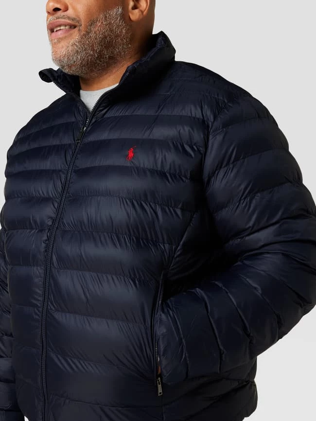 Besorgen ✨ Polo Ralph Lauren Big & Tall PLUS SIZE Steppjacke Mit Label-Stitching Modell 'TERRA' - Marineblau ? 3 Besorgen ✨ Polo Ralph Lauren Big & Tall PLUS SIZE Steppjacke Mit Label-Stitching Modell 'TERRA' - Marineblau ? – Bild 3