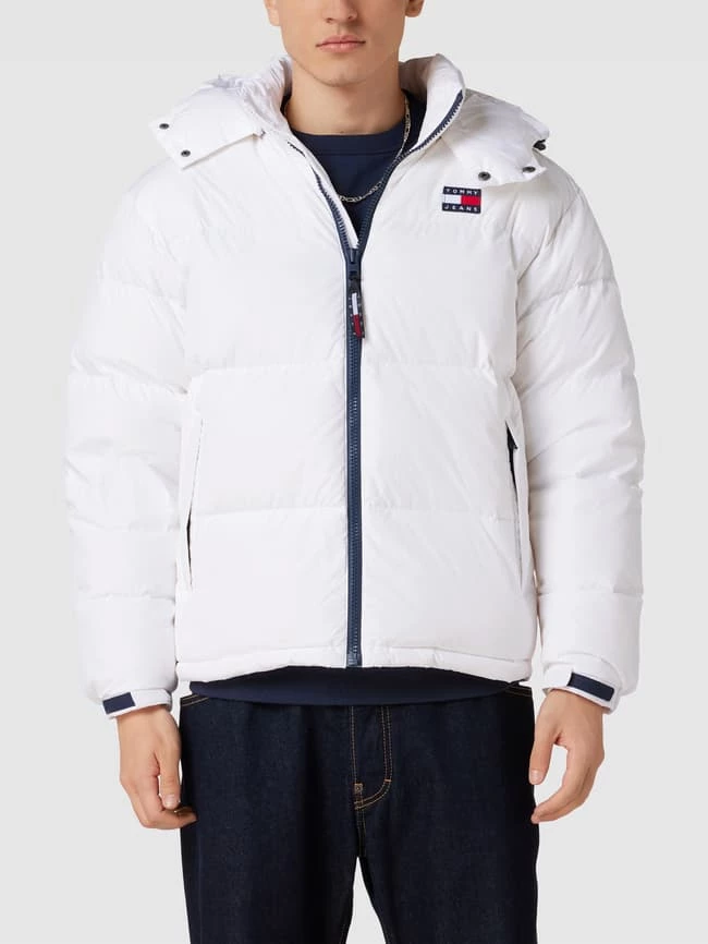 Bestpreis ? Tommy ? Jeans Daunenjacke Mit Label-Detail - Weiß ⌛ 4 Bestpreis ? Tommy ? Jeans Daunenjacke Mit Label-Detail - Weiß ⌛ – Bild 4