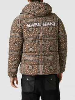 Bestes Angebot ? KARL KANI Steppjacke Aus Baumwolle Mit Paisley-Dessin - Mittelbraun ? -LACOSTE SHOP 991kmdqaap3l0g9oa0rk6i2j6orksi1ga1338gil9p6l6ghk60q32i1lad8jgdi895236ipk9p0kkeah6t3j8d9m60s62db16cr34d9kcpi6ce1h6dgjadb3copjiopp70oj0dg