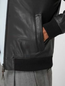 Auslauf ? Windsor Lederjacke Mit Wattierung Modell 'Borello' - Schwarz ? 7 Auslauf ? Windsor Lederjacke Mit Wattierung Modell 'Borello' - Schwarz ? -LACOSTE SHOP 997l4gam6l23eghl70p5cl1hahb4qhq784o4keai6sqkej9m70sjchi7a8ojgiia95a36cqm8ta42h9p9d3j4c3268qj6phnc9imae9kcdij2o9m6hij6oj56osjip1i6lgmacg