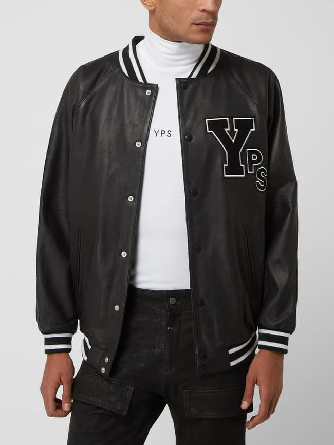 Top 10 ✔️ YOUNG POETS SOCIETY Oversized Blouson Aus Leder Modell 'Axl' - Schwarz ⭐ 4 Top 10 ✔️ YOUNG POETS SOCIETY Oversized Blouson Aus Leder Modell 'Axl' - Schwarz ⭐ – Bild 4