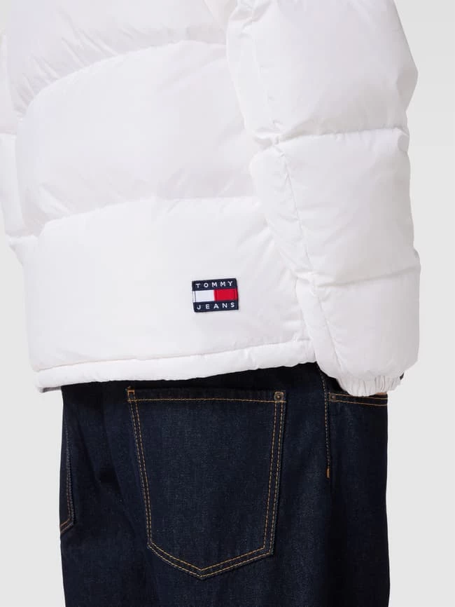 Bestpreis ? Tommy ? Jeans Daunenjacke Mit Label-Detail - Weiß ⌛ 3 Bestpreis ? Tommy ? Jeans Daunenjacke Mit Label-Detail - Weiß ⌛ – Bild 3