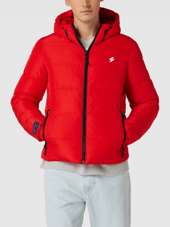 Am billigsten ? Superdry Steppjacke Mit Label-Details - Rot ? 4 Am billigsten ? Superdry Steppjacke Mit Label-Details - Rot ? – Bild 4