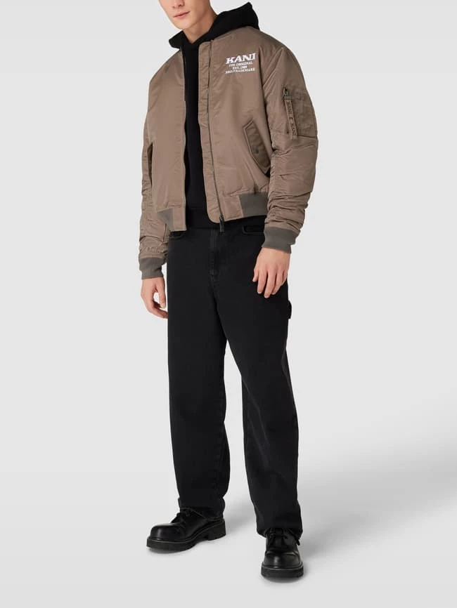 Coupon ? KARL KANI Bomberjacke Mit Label-Stitching - Olivgrün ? 1 Coupon ? KARL KANI Bomberjacke Mit Label-Stitching - Olivgrün ?